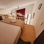 Luxury Loft Vivian Apartment